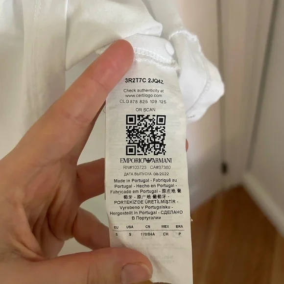 Like new, Armani Chic white logo patch tee in perfect condition, size S-M - Picture 5 of 5